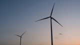 能源
在日落时的蓝天下，清洁能源的风力涡轮机剪影高清在线视频素材下载