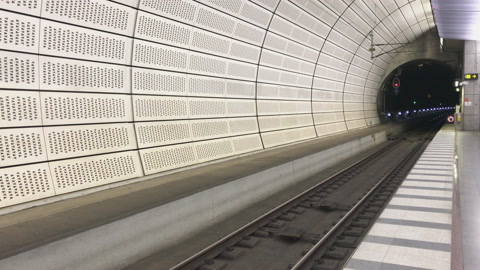 地铁轨道慢镜头视频素材模板下载
