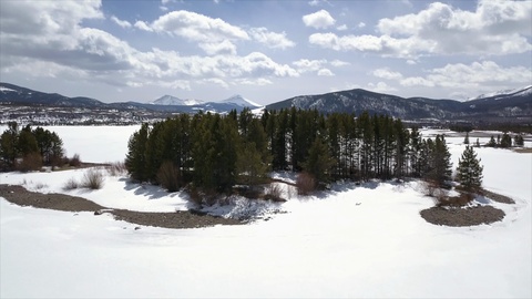 科罗拉多州铜山地区冬季的一组树木。视频素材模板下载