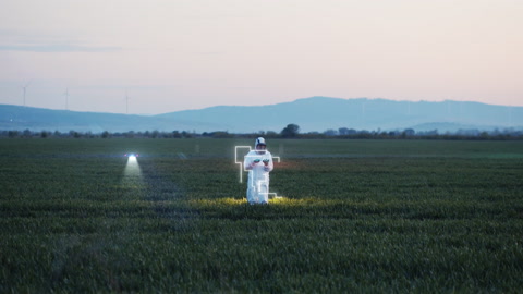 工程师用无人机扫描农田的高科技技术