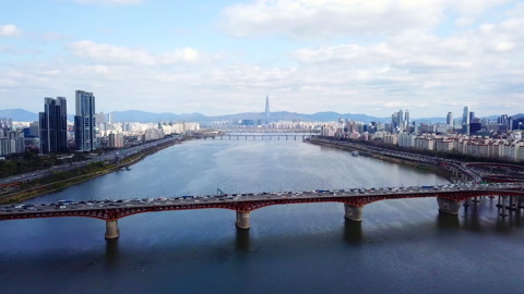 鸟瞰韩国首尔汉江星宿大桥视频素材模板下载