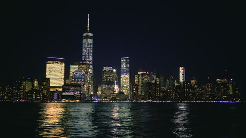 曼哈顿市中心夜晚的天际线