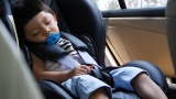 睡在汽车座椅上的可爱孩子高清在线视频素材下载