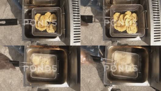 巴拿马市街头小吃摊上的油炸绿香蕉高清在线视频素材下载