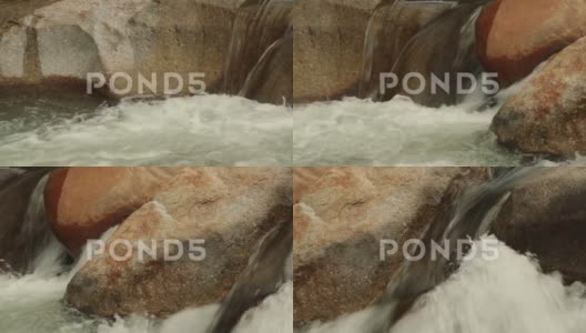 山川里的瀑布溪流高清在线视频素材下载