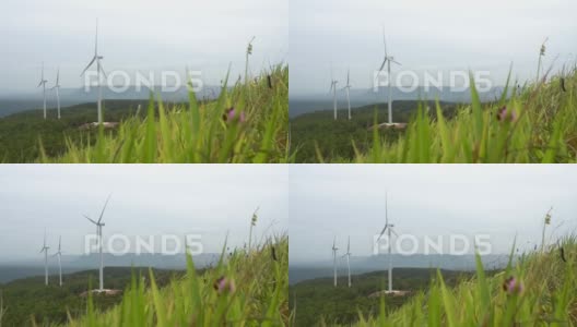 风电场涡轮机在山上和美丽的风景与风。高清在线视频素材下载