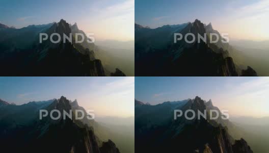 航拍瑞士阿尔卑斯山山脊高清在线视频素材下载