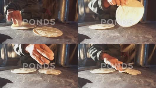 女士准备正宗的墨西哥玉米饼，玉米玉米饼，传统墨西哥 高清在线视频素材下载