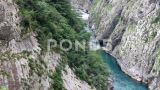 黑山共和国莫拉察河峡谷高清在线视频素材下载