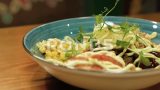 用不同的配料烹饪传统墨西哥卷饼碗高清在线视频素材下载