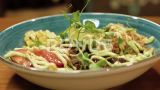 用不同的配料烹饪传统墨西哥卷饼碗高清在线视频素材下载